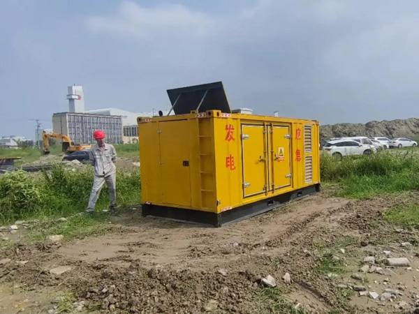 集安200KW柴油发电机机组每小时的油耗量受哪些因素影响？